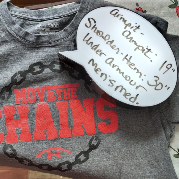 🗺️ Under Armour heatgear Move The Chains T-Shirt Men’s Medium Football Theme - Picture 9 of 9